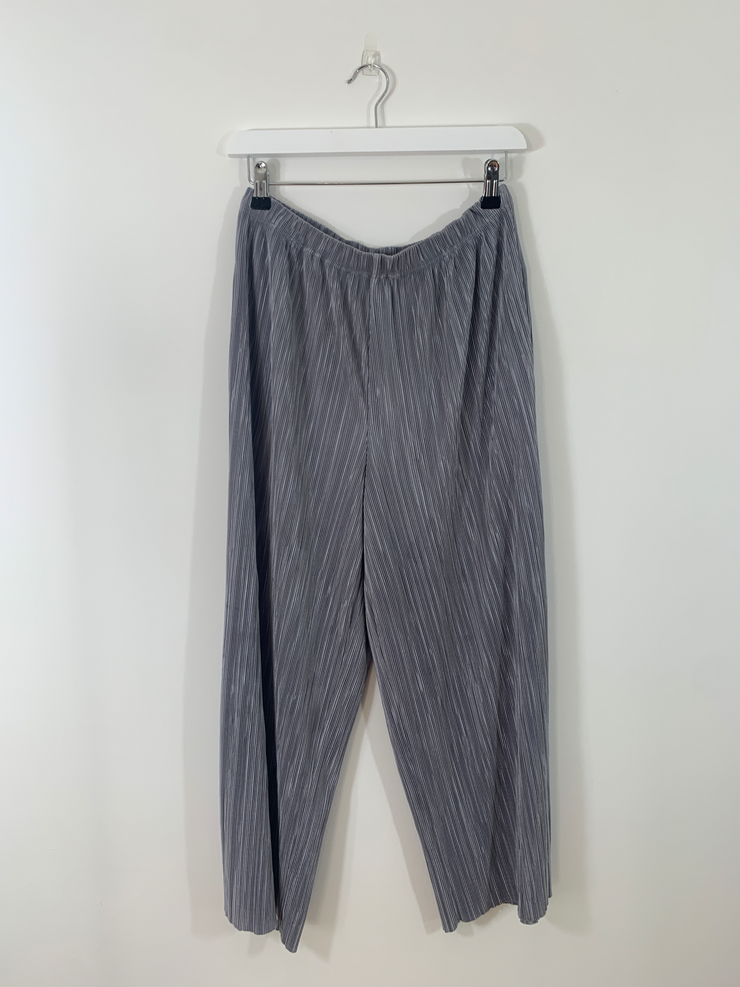 Grey Plisse Cropped Trousers (Size 12)
